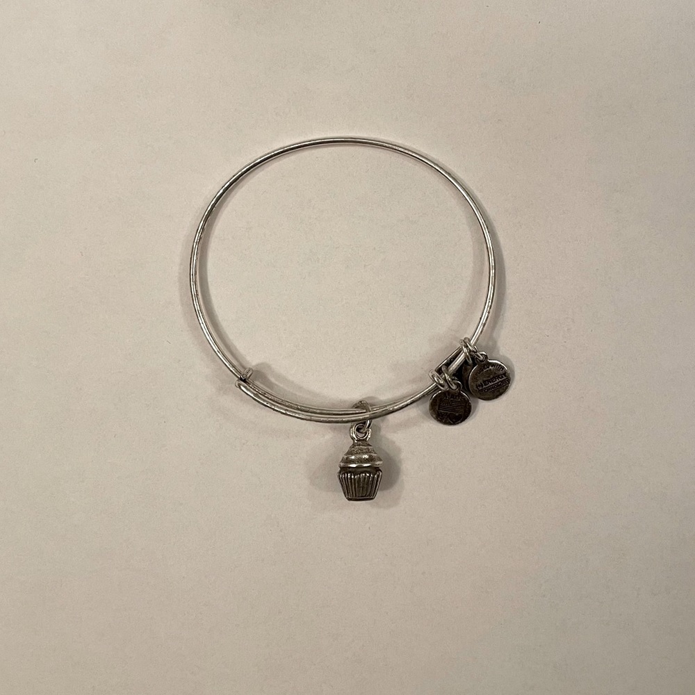 Cupcake charm bangle